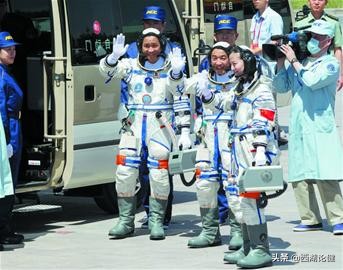 一分钟了解航天员的日常生活,航天员在太空也是一日三餐吗