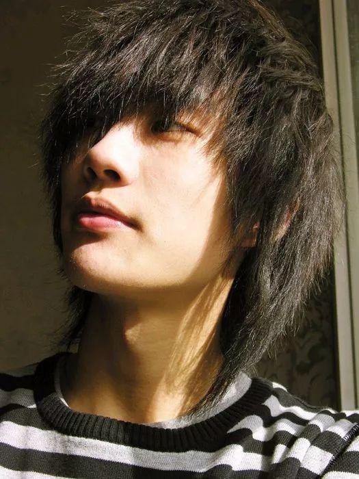 一露面就引起全场大合唱，这首12年前的歌，照样飙升第一