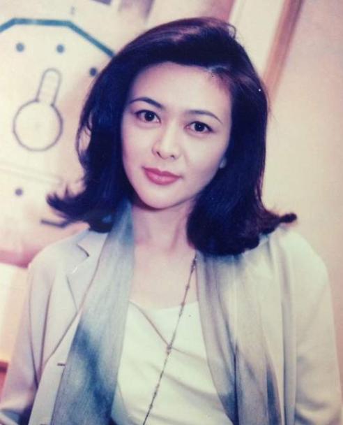 港姐关之琳李嘉欣周海媚,李嘉欣与周海媚哪个更胜一筹