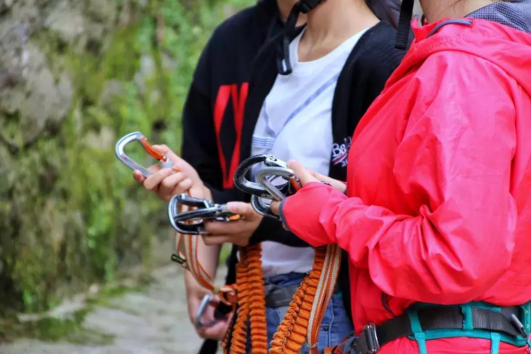 飞拉达攀岩溜索丛林溯溪地心探洞,清远飞拉达丛林探险