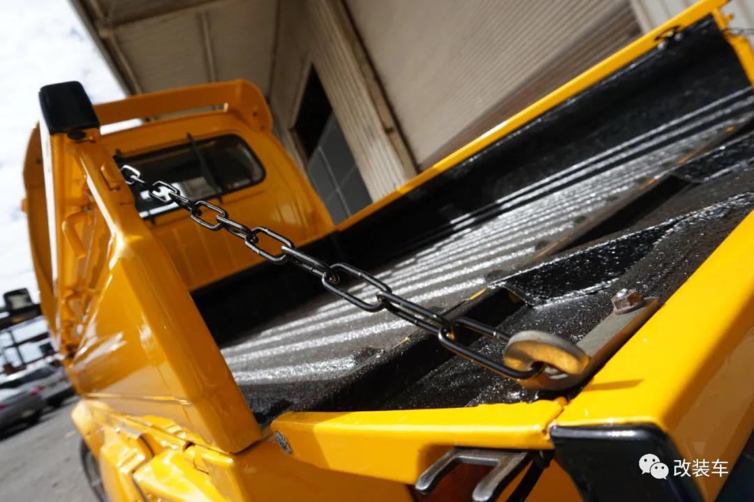 中置四驱五速手动的双门超跑，今晚我在秋名山等你