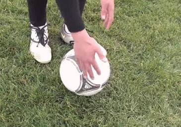 侧凌空射门的正确方法,凌空射门教学