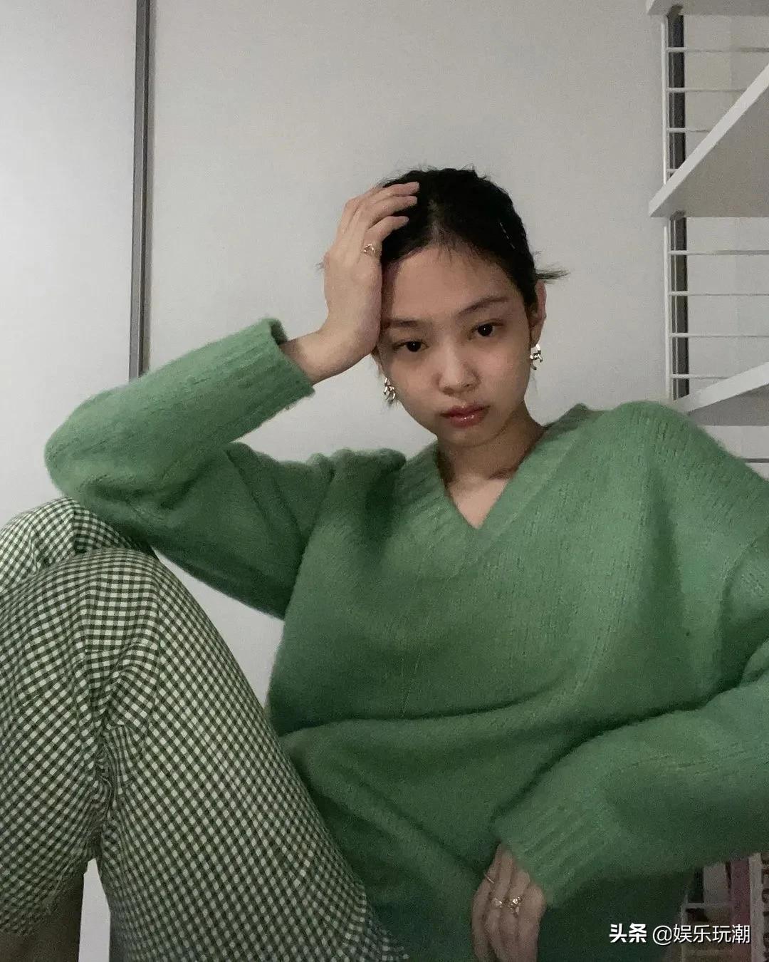 jennie生日应援视频,jennie生日收到粉丝给的白玫瑰