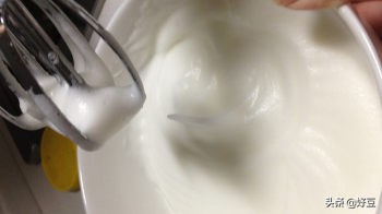 电饭煲蛋糕做法不用蛋糕粉打蛋器,用红丝绒蛋糕预拌粉做电饭煲蛋糕