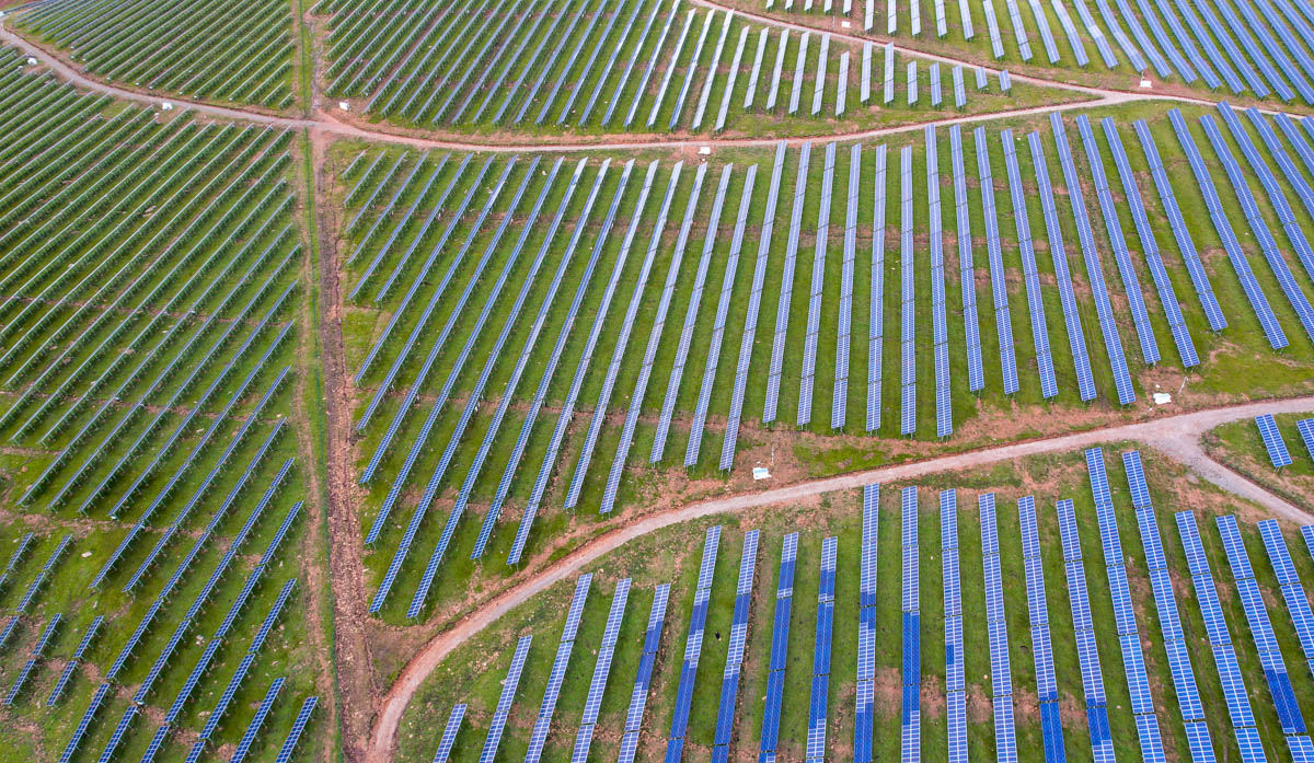 厉害了我的国！*藏西**昌都草原上发现一望无际的牧光互补太阳能基地