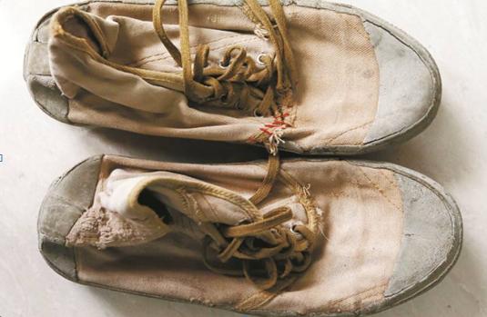 在那个困难又不缺少温情的年代，*靠我**捡麦穗买了第一双运动鞋！