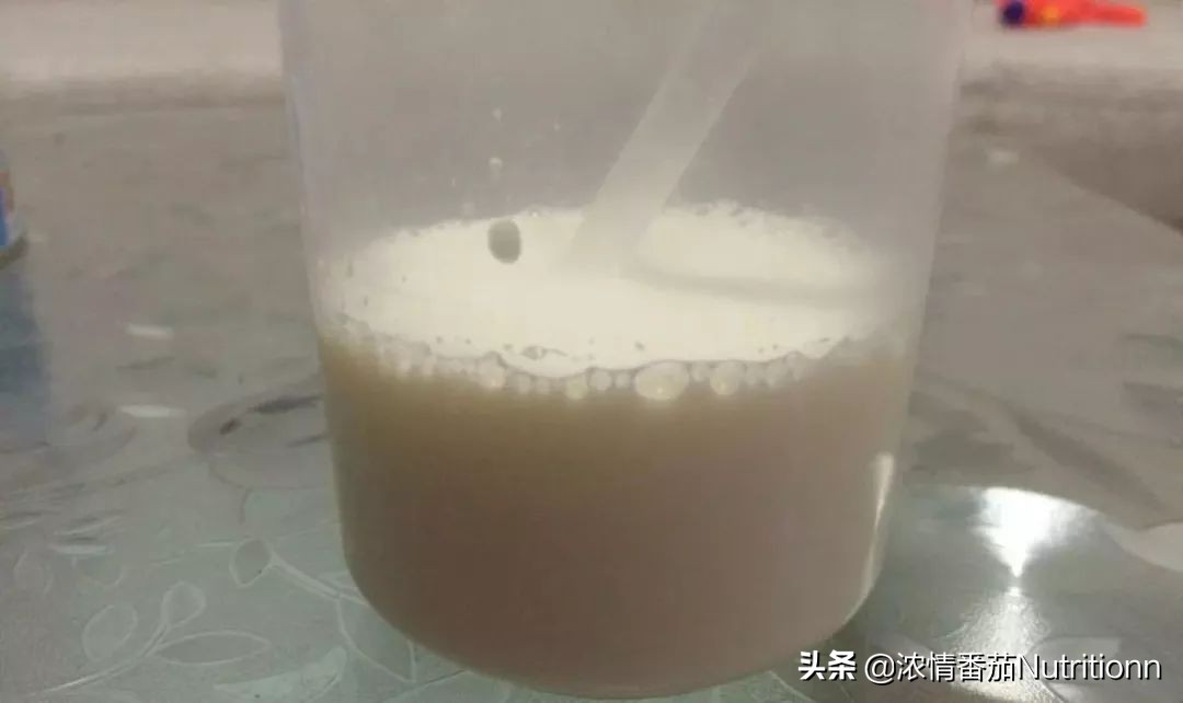 奶粉冲调好了有颗粒状什么原因,冲奶粉的时候老是有奶块该咋办