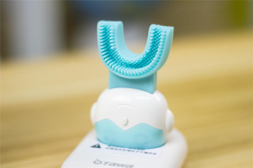 宝宝牙齿没长齐全用哪种牙刷,宝宝牙刷保护牙齿