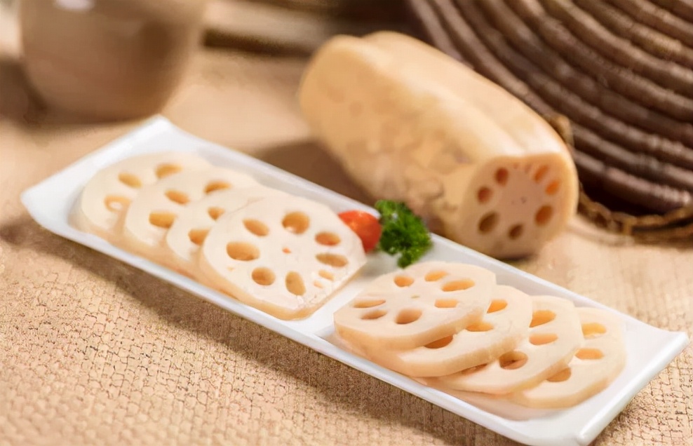 扇骨墨鱼板栗莲藕汤,莲藕墨鱼猪骨汤的功效