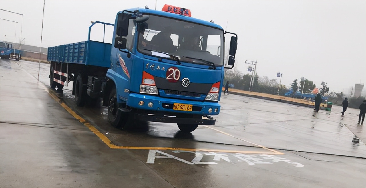 a2驾驶证可以开23座中巴吗,a2驾驶证60岁以后还能开什么车