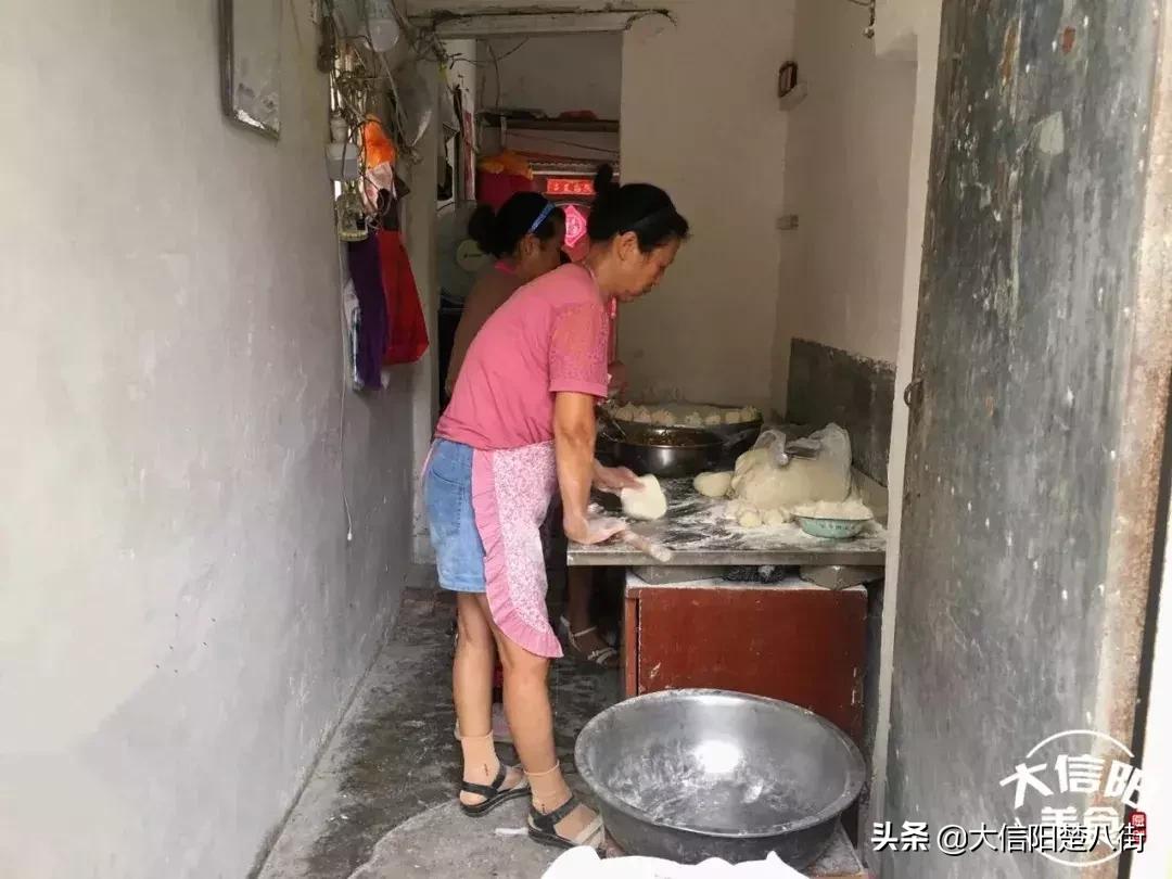 探店：信阳这家十年无名包子铺，据说排队到腿软也要吃？