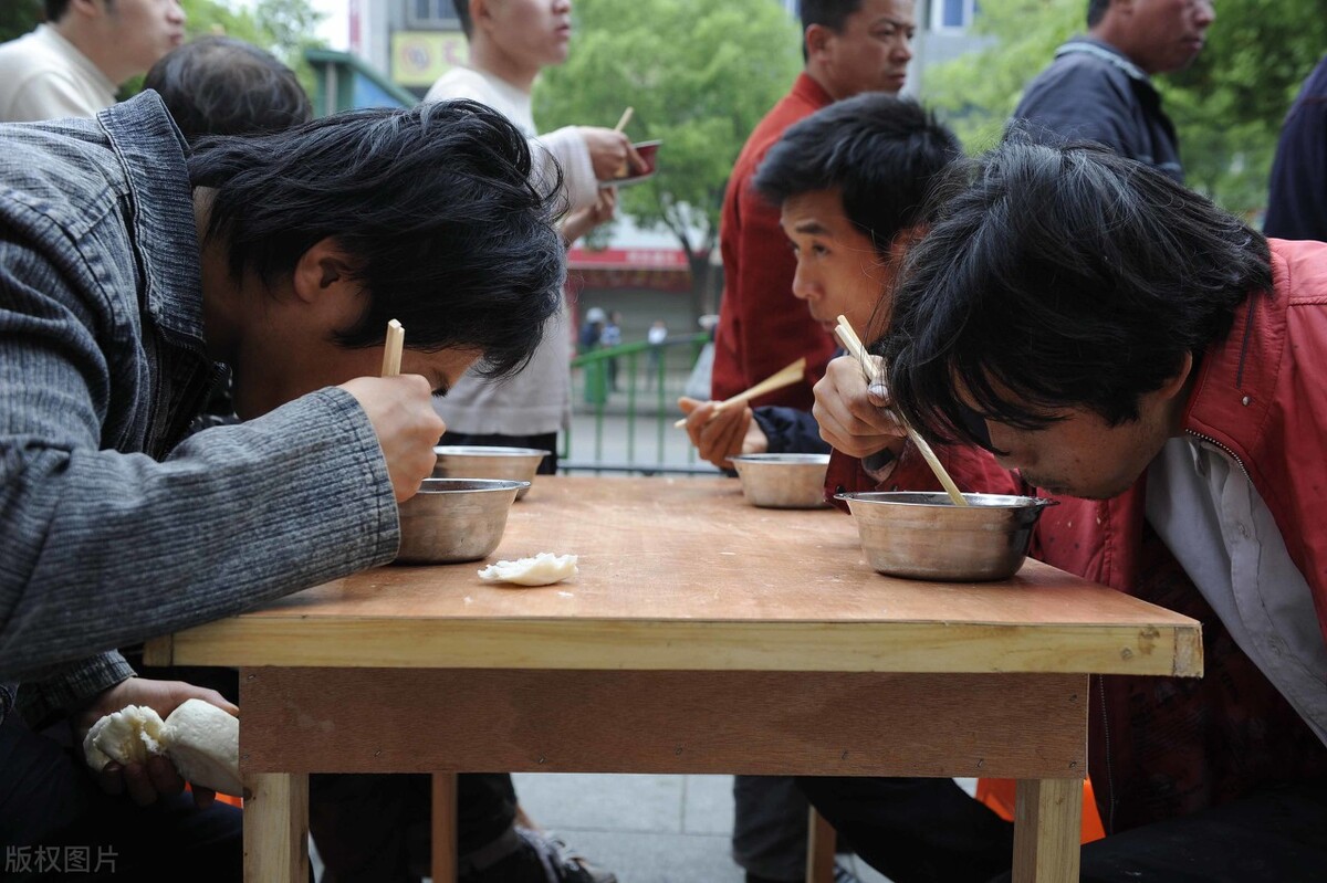 摆摊卖早餐一年能赚多少钱,最暴利的摆摊早餐