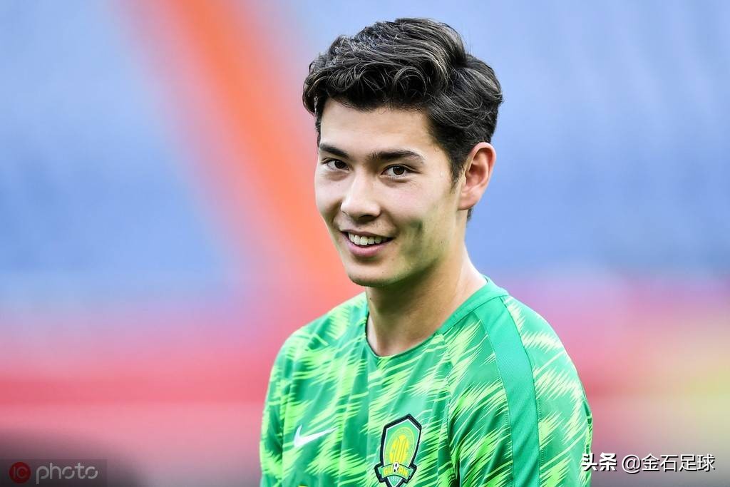 中国足球运动员十大排名,中国十大顶尖足球明星