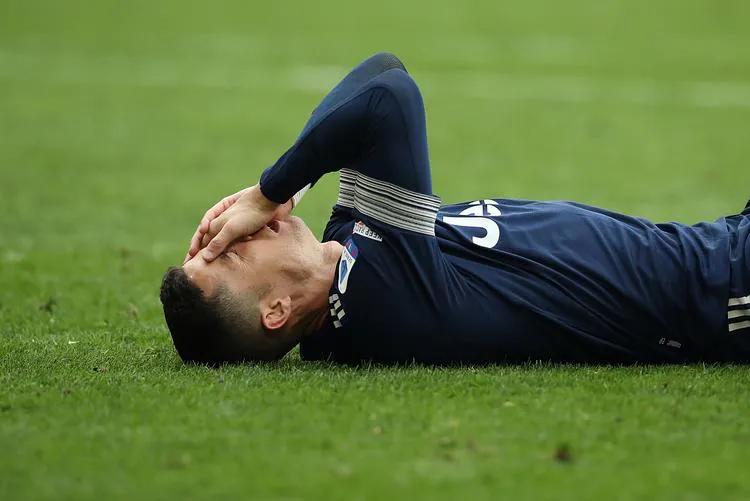 曼联1:4沃特福德c罗单膝跪地,c罗单膝跪地沃特福德视频