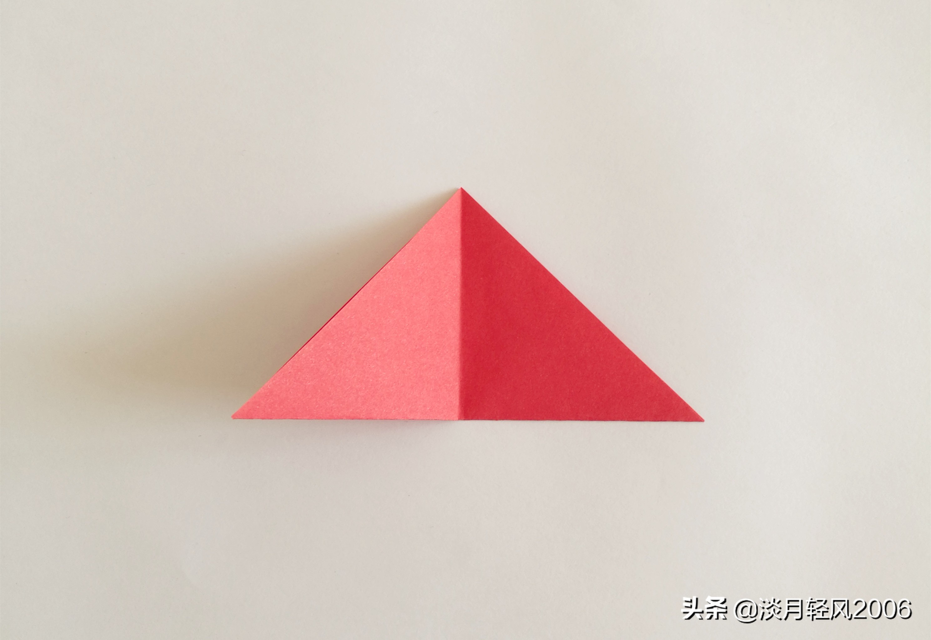 正方形星空卡纸爱心卷轴折法,简单有趣的卡纸折心