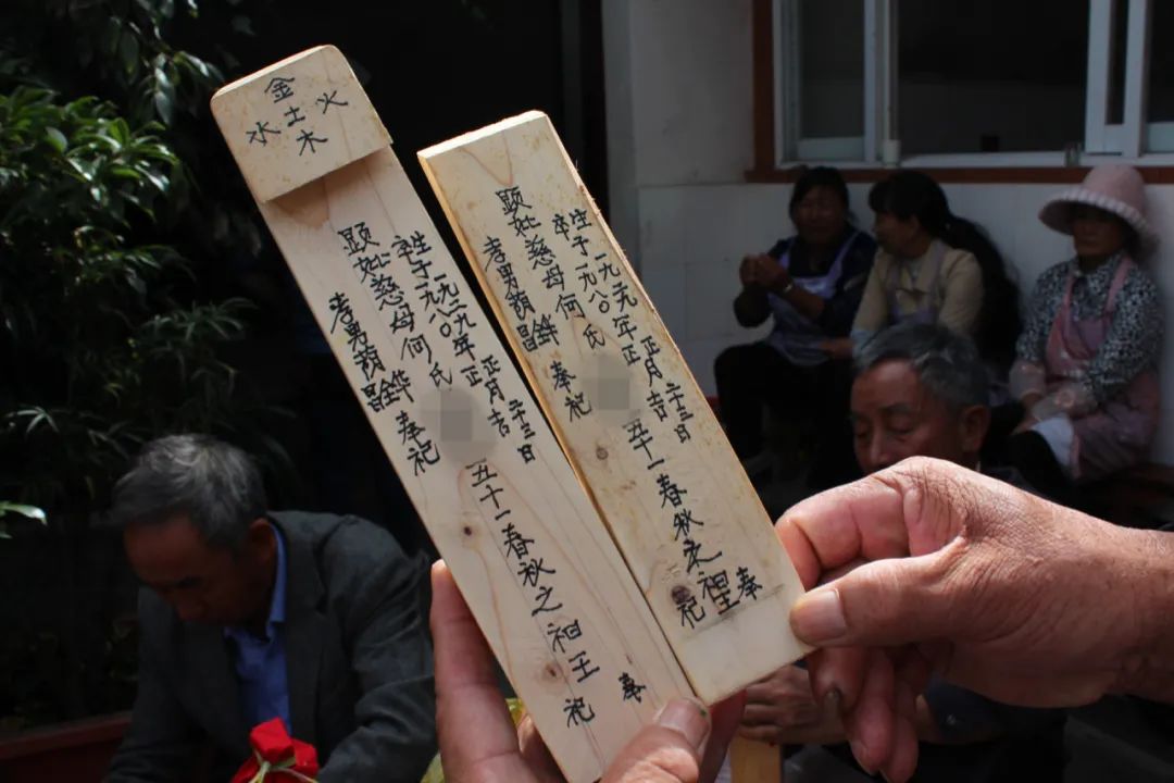 云南大理白族葬礼出殡视频,大理白族老人的葬礼