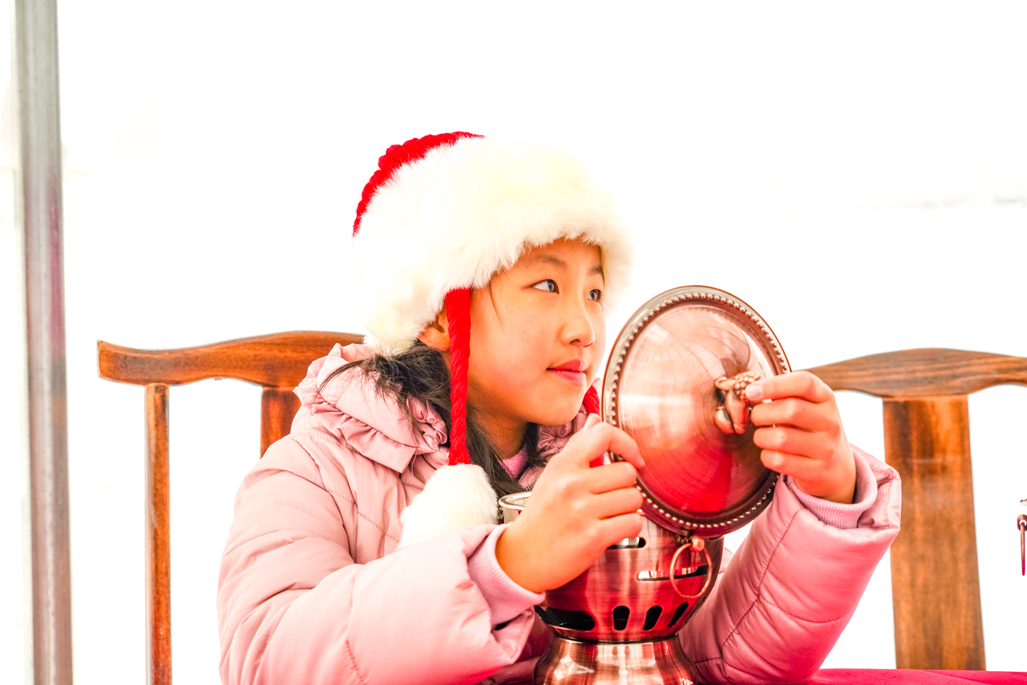 美也声声马鸣，冰雪晶莹！壮哉辽阔草原，新岁康安