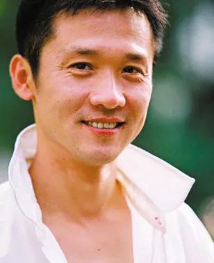 抛弃“最美琼女郎”，被陈道明提携，离婚9年又翻红：好狠一男的