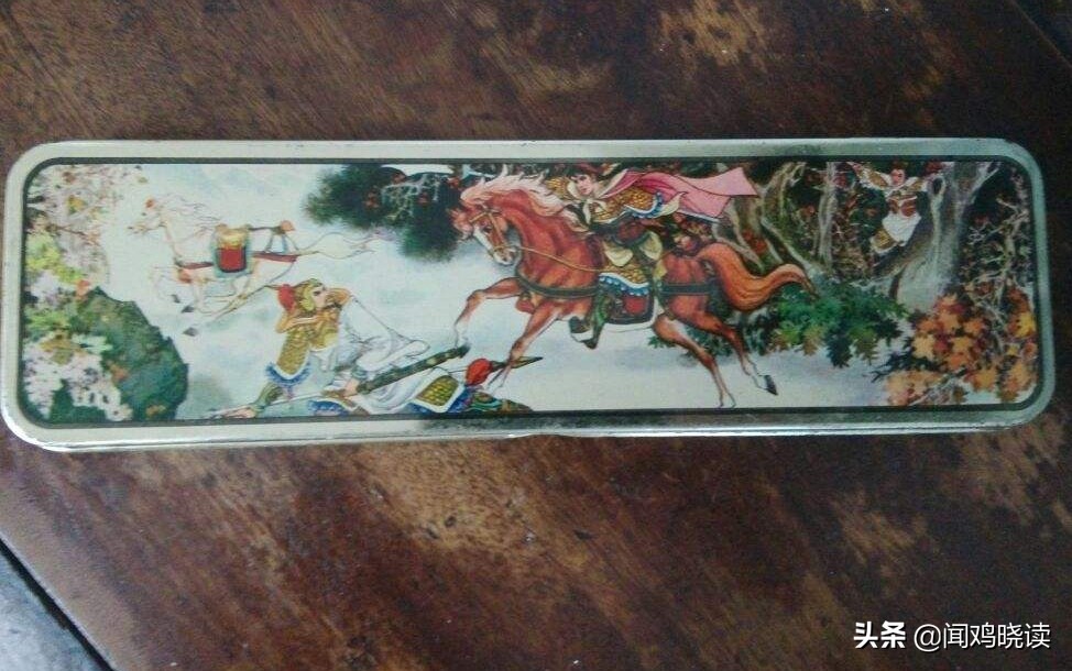 童年回忆文具盒,回忆童年的文具盒里面装的是什么