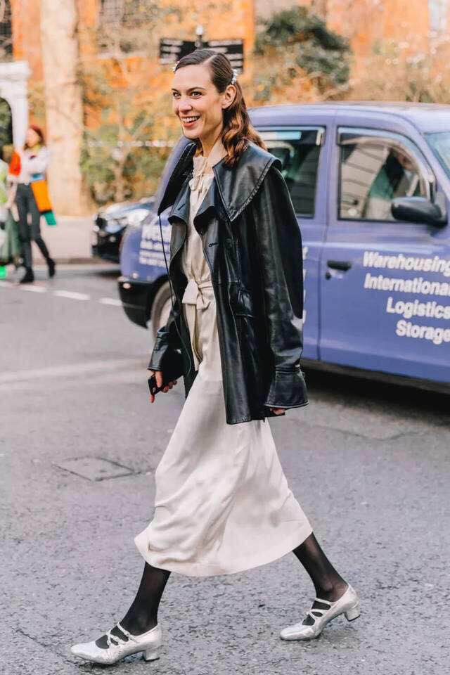 秋季款皮衣大气磅礴时髦休闲,春季皮衣的穿搭男款