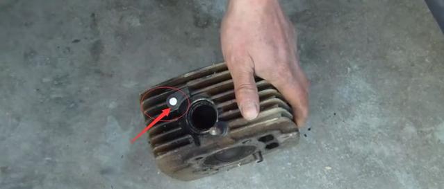 摩托车气缸螺丝断了,摩托车消音器螺丝断缸头了怎么办