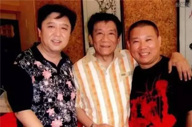 那一年岳云鹏14岁郭德纲26岁,岳云鹏连续13年为郭德纲庆生