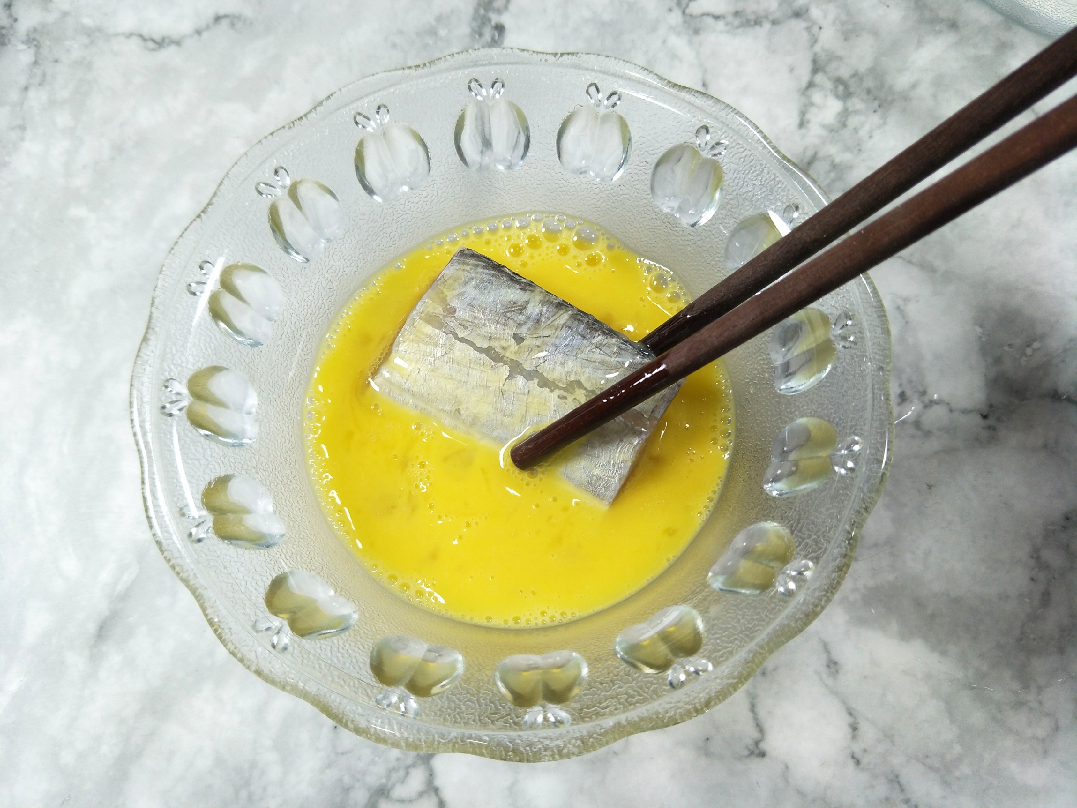 如何炸带鱼不老好吃,老东北美食干炸带鱼的正确方法