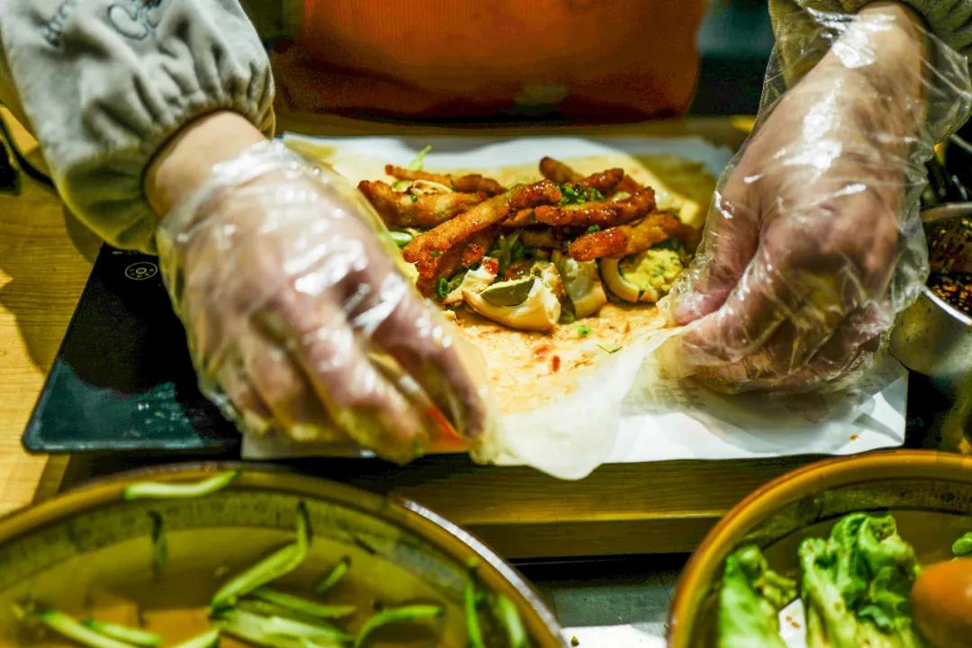 附近步行街美食推荐3-4人餐,人均30就能在江边尽享美食