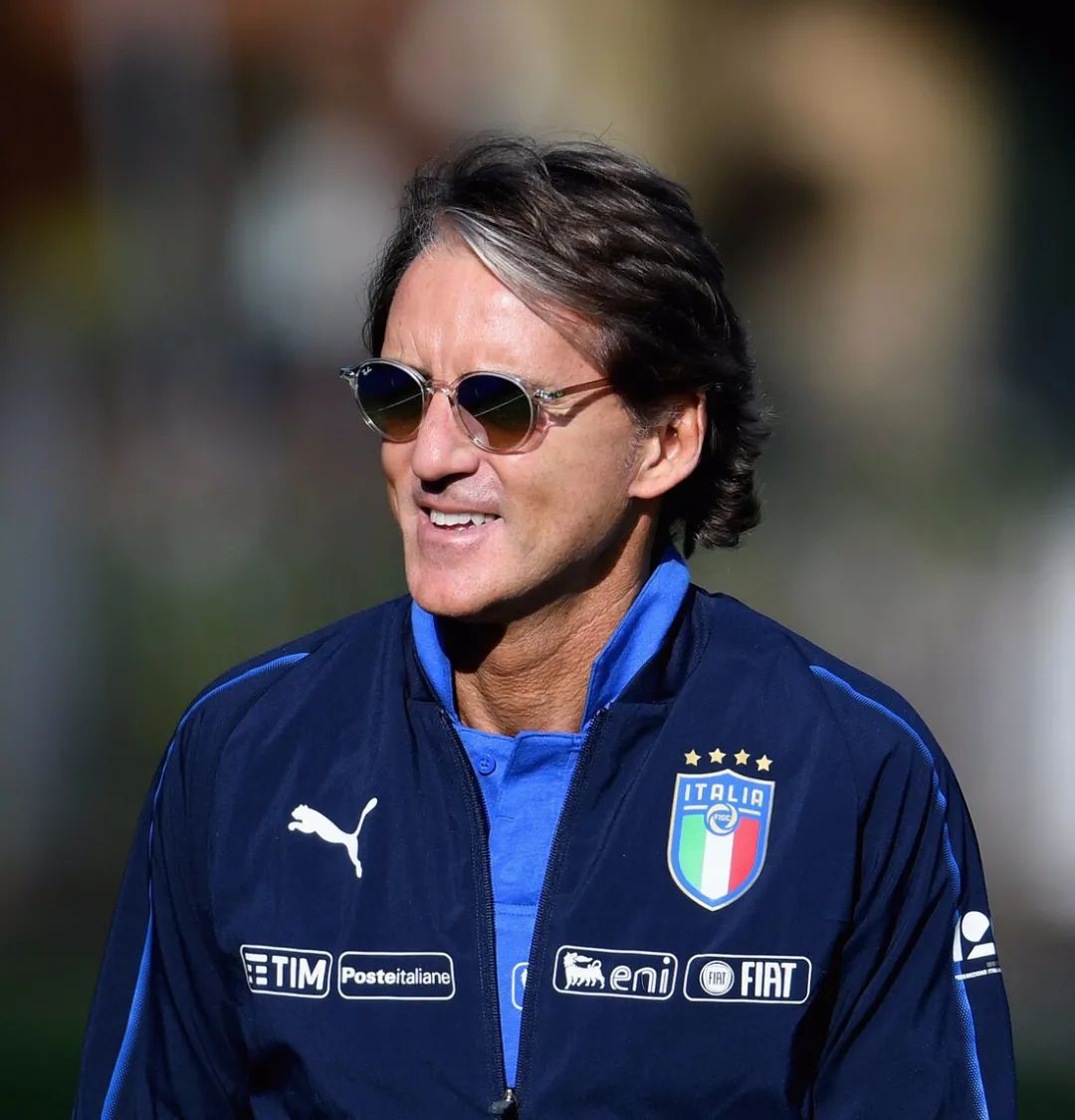 56岁教练才是意大利队最帅男人！穿LP戴百万RM，老男人不油腻典范