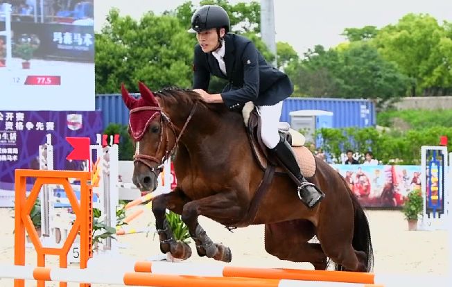 帅呆了！我们的太仓马术少年！