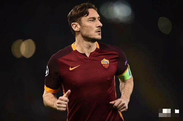 把普通球队带成劲旅的6个男人，其中一人的球衣被俱乐部永久封存