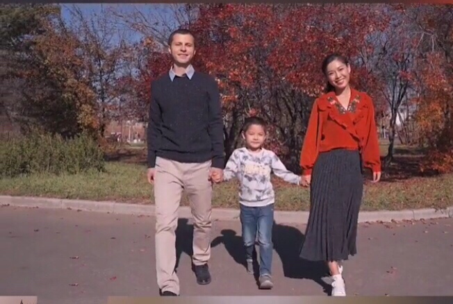 鞍山姑娘成俄罗斯城市“风光代言人”