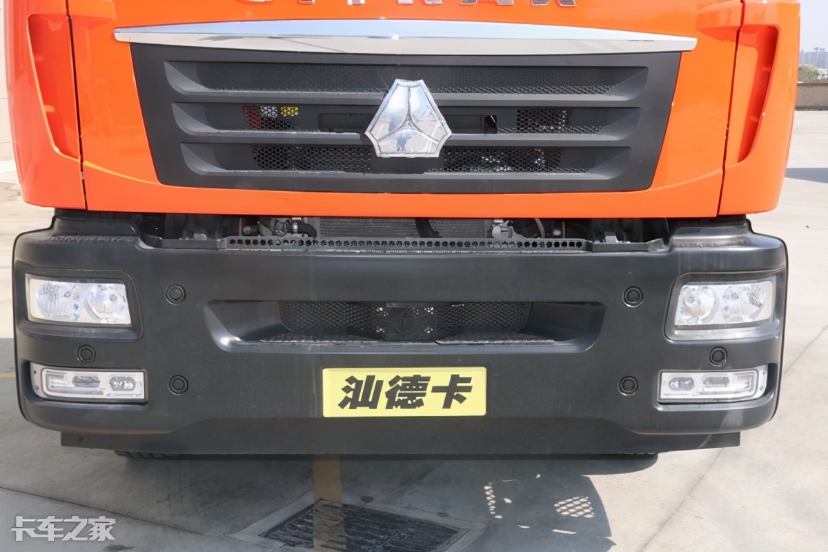 汕德卡600升双腔油箱,600升双腔油箱