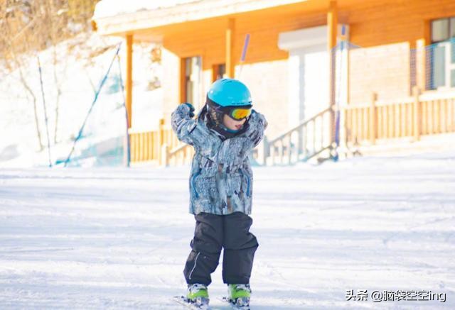 6岁嗯哼模样变帅气暖男气质爆棚,霍思燕嗯哼剃板寸视频