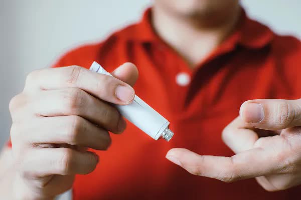 不小心受伤了用什么药好得最快,一不小心磕伤了怎么处理