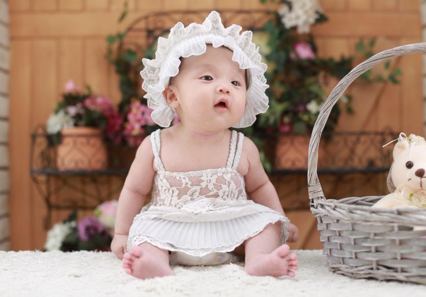 宝宝大便颜色绿是受惊吓了吗,宝宝大便颜色判断是否生病