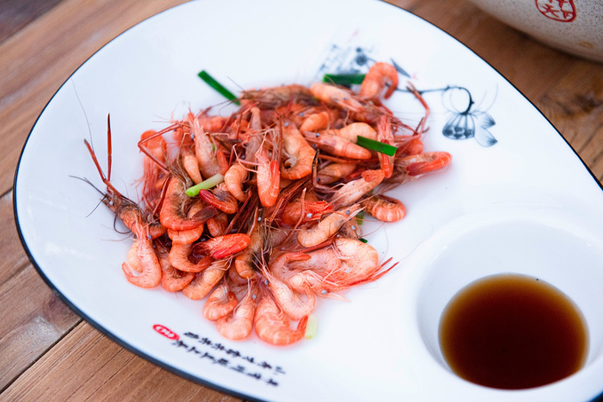 初夏品风凉饭，南北湖商玉客栈，推窗有山水