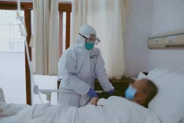 群像｜抗疫一线，那些义无反顾的“逆行者”