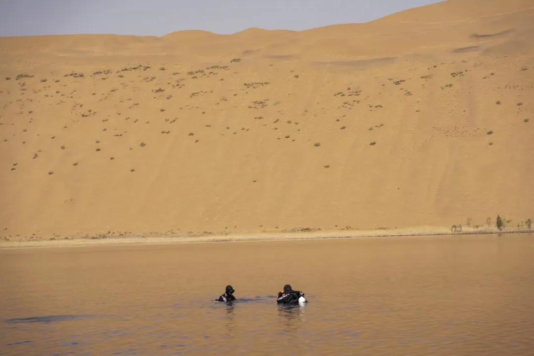 到巴丹吉林沙漠双色湖的路,去巴丹吉林沙漠玩要注意什么