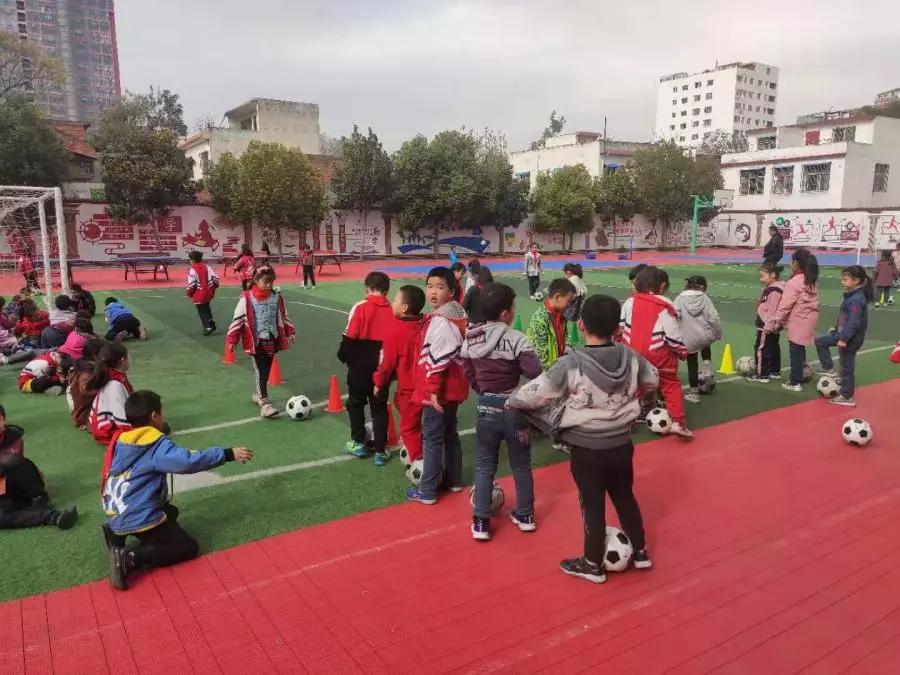 幸福小学举行校园足球联赛,邓州思源学校足球比赛