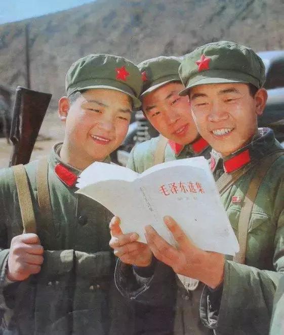 致敬最可爱的人一幅画,致敬最可爱的人卡通图片