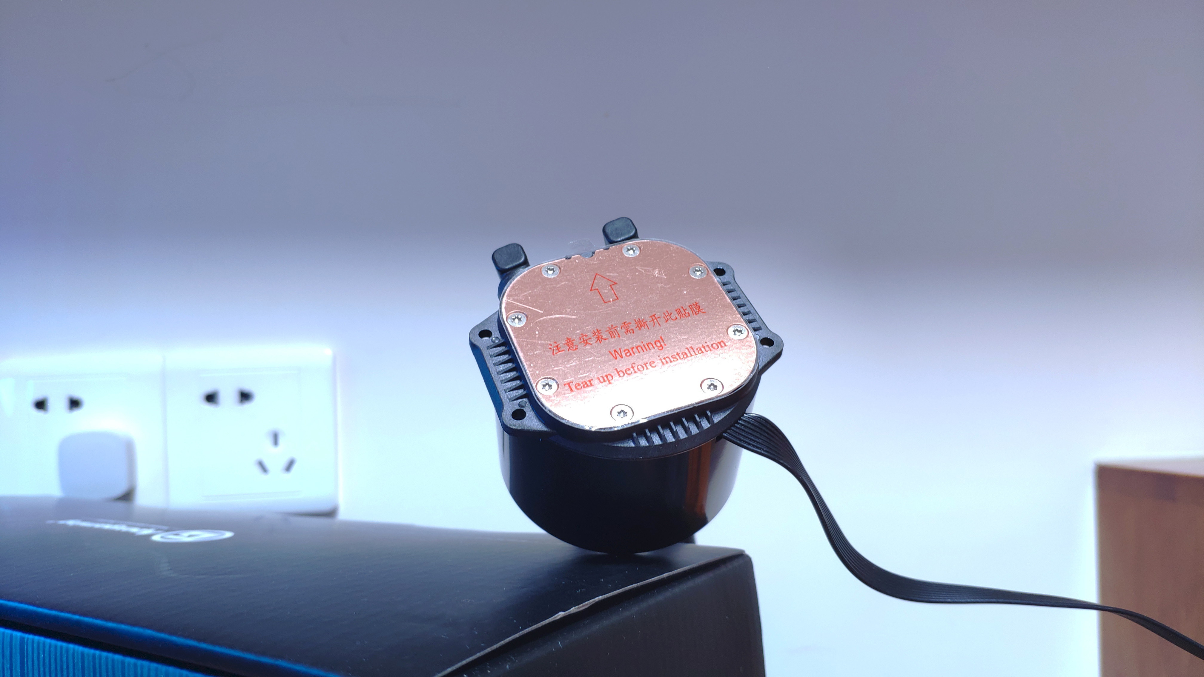 温度把握得住，PWM冷头带温显，艾湃电竞TITAN240PRO水冷装机