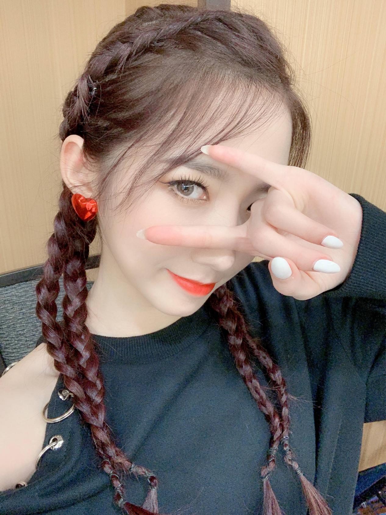 可爱显脸小披发发型,显脸小披发发型女2020流行发型