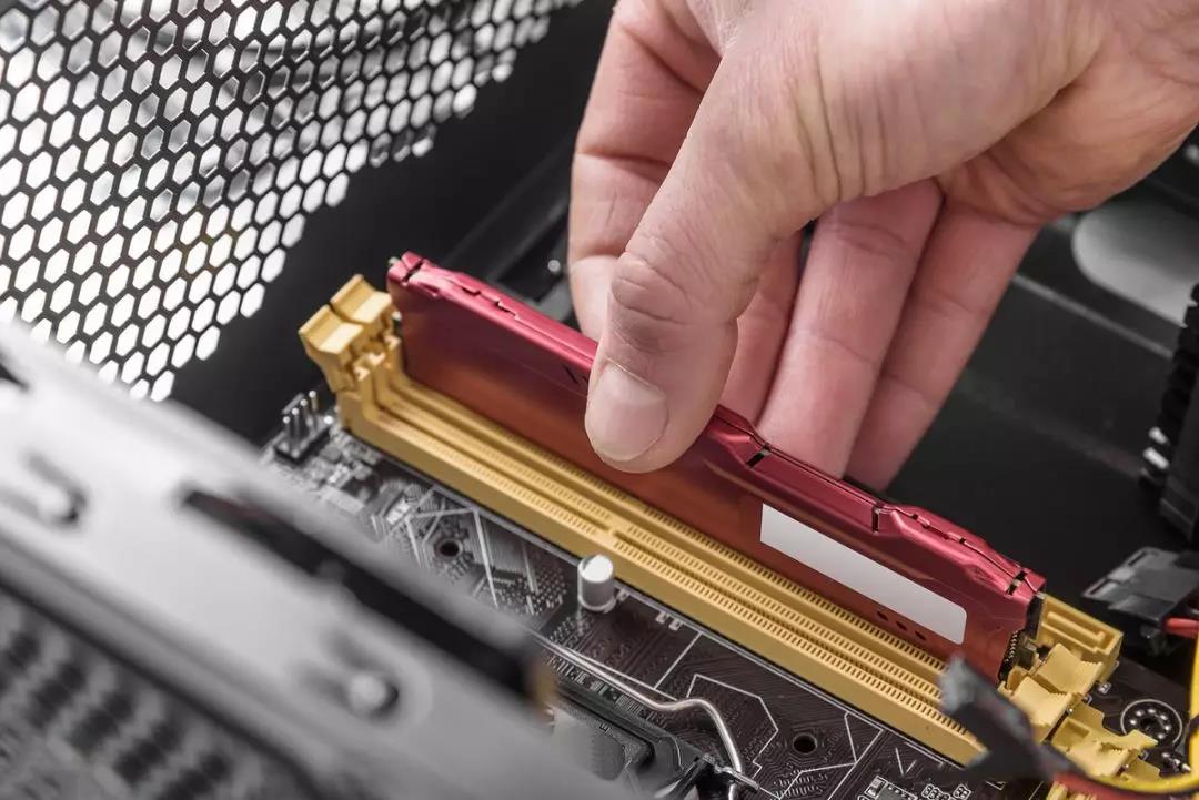 电脑内存买两条8g还是一条16g合适,单根16g3200hz和双8g2666hz区别