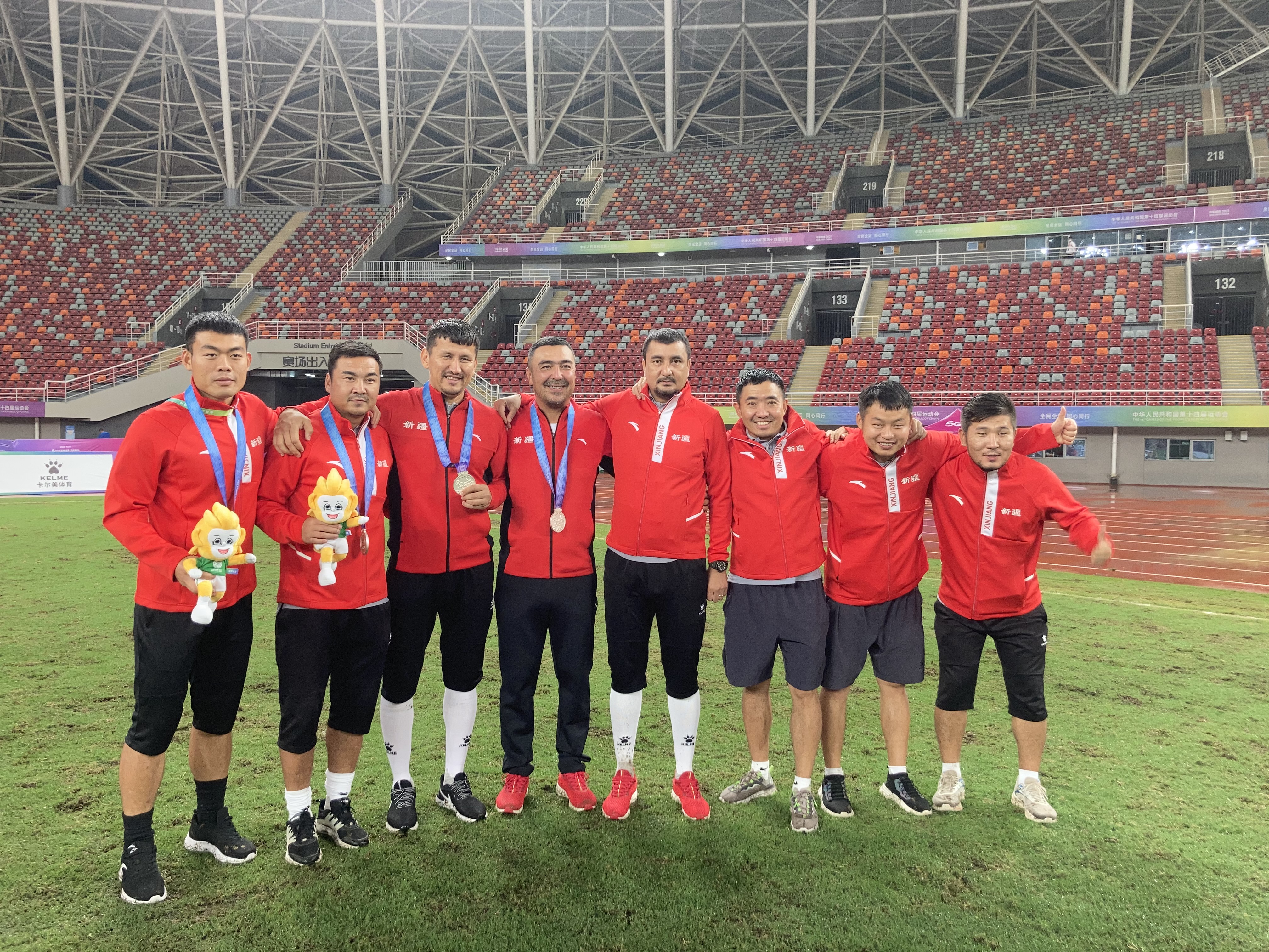 聚是一团火，散是满天星，这些缔造*疆新**足球历史的儿子娃娃们