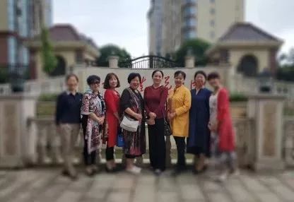 中国大妈拍照十大姿势抖音,中国大妈丝巾拍照姿势