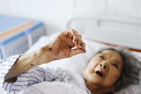 第一批丁克家庭的人诉说晚年状况,首批丁克家庭晚年现状视频