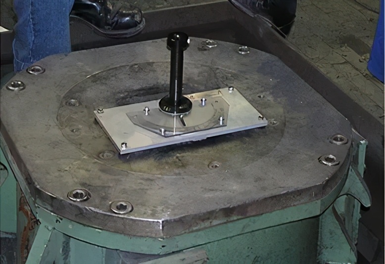 结晶器电磁搅拌钢水旋转观察