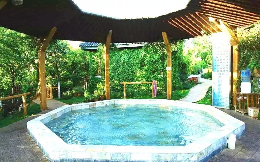 昆明周边好玩的温泉,昆明新亚洲体育城最大的温泉水疗