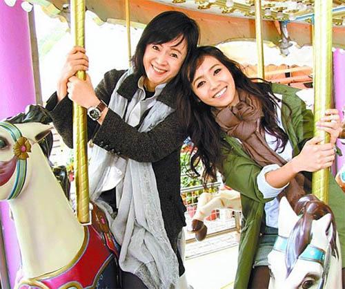 台湾第一女主播侯佩岑与她的母亲,台湾第一甜姐